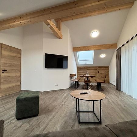 Landgasthaus Zur Linde Pleiskirchen Bagian luar foto