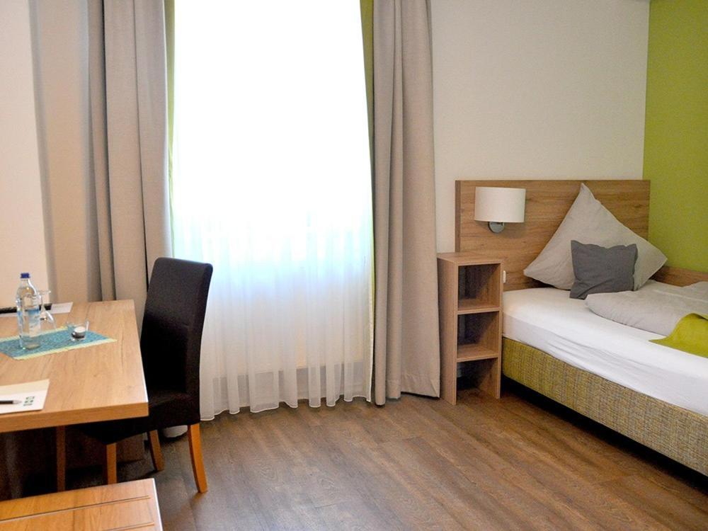 Landgasthaus Zur Linde Pleiskirchen Bagian luar foto