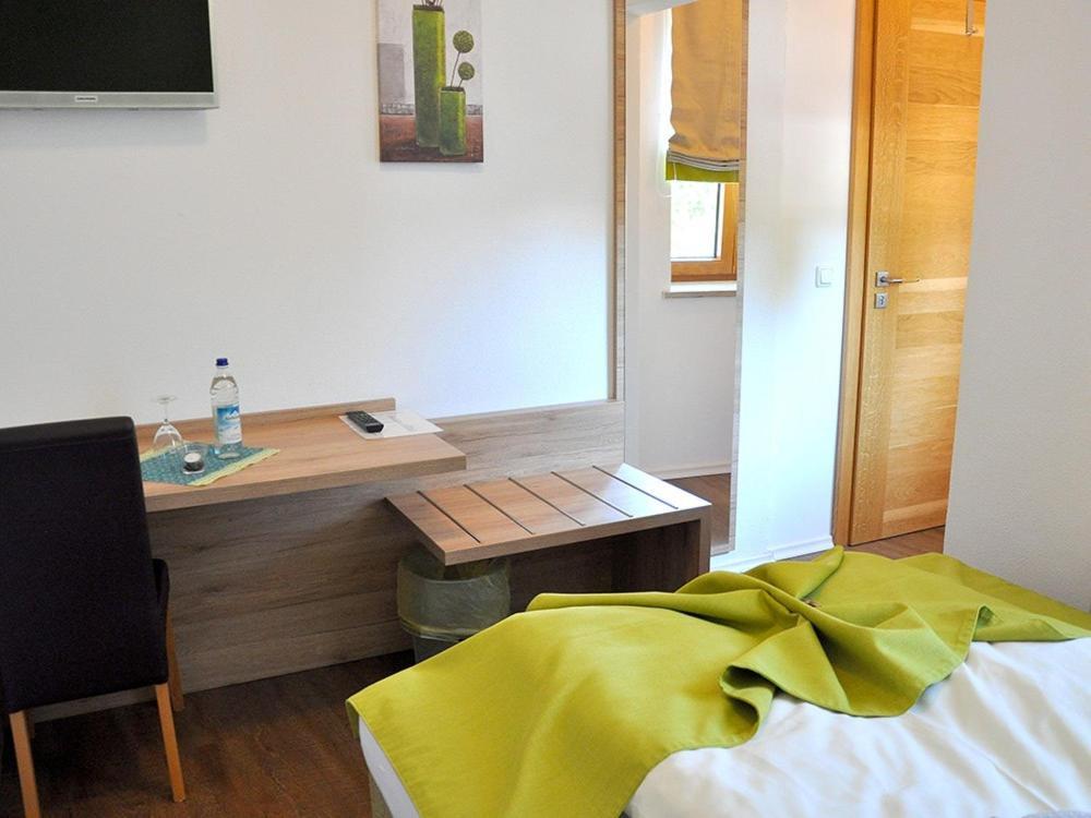 Landgasthaus Zur Linde Pleiskirchen Bagian luar foto