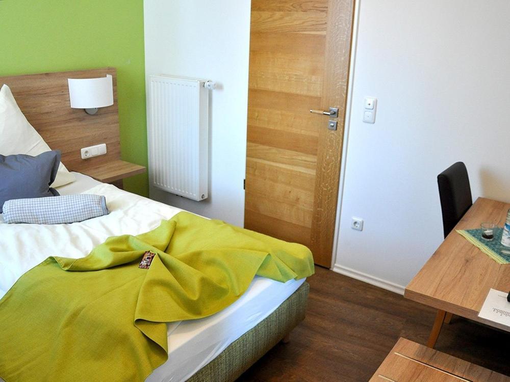 Landgasthaus Zur Linde Pleiskirchen Bagian luar foto