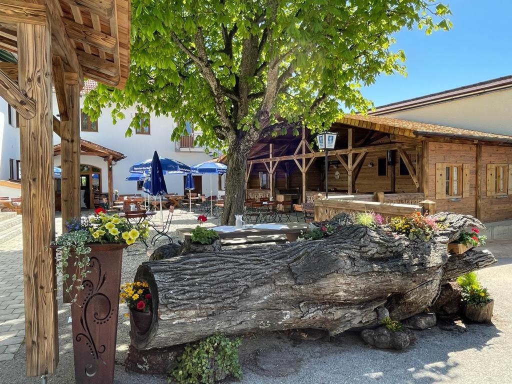 Landgasthaus Zur Linde Pleiskirchen Bagian luar foto