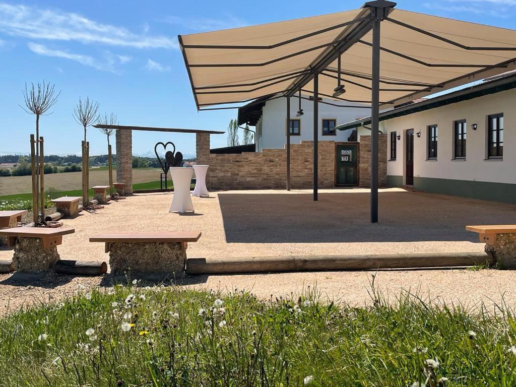 Landgasthaus Zur Linde Pleiskirchen Bagian luar foto