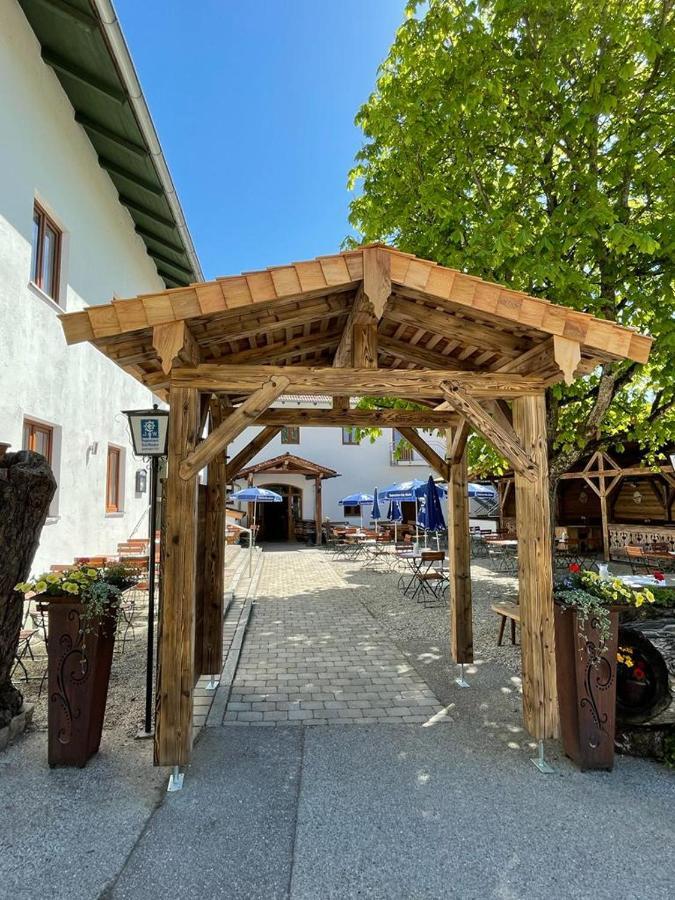 Landgasthaus Zur Linde Pleiskirchen Bagian luar foto