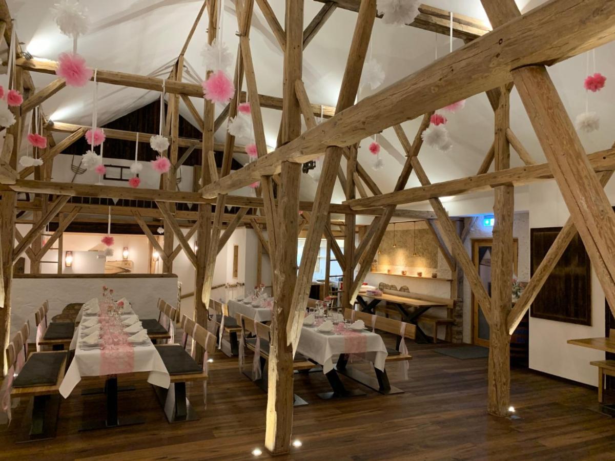Landgasthaus Zur Linde Pleiskirchen Bagian luar foto