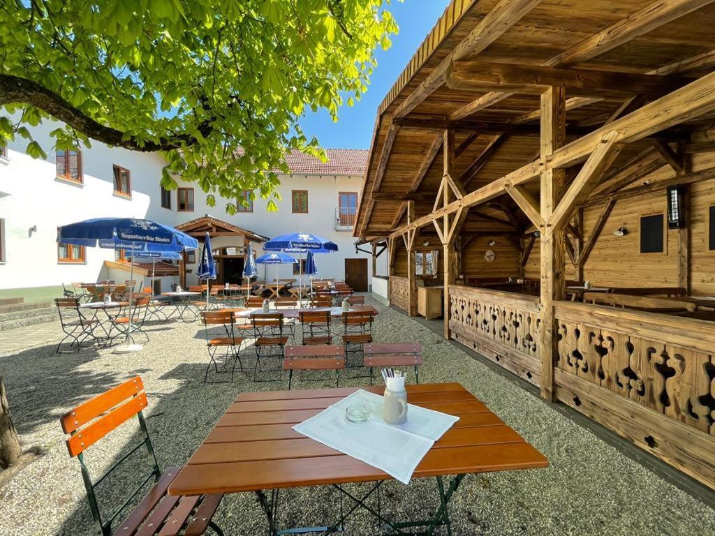 Landgasthaus Zur Linde Pleiskirchen Bagian luar foto