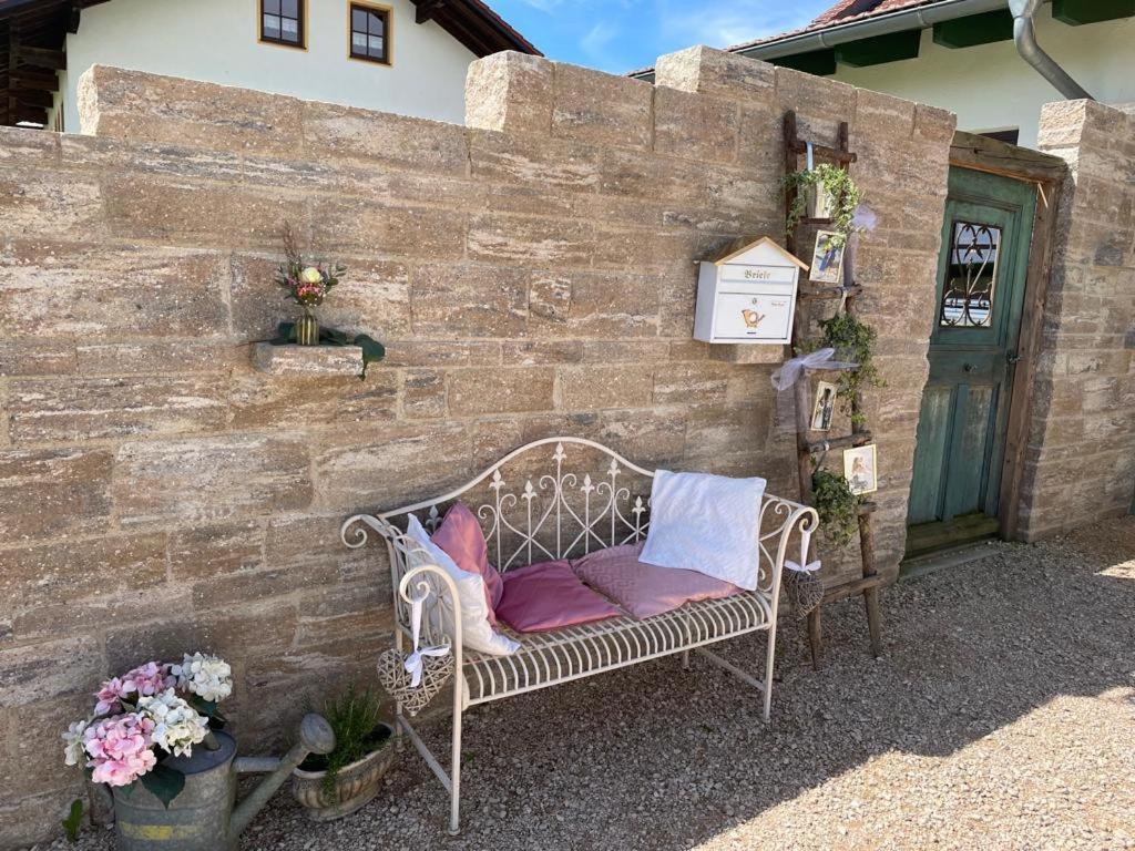 Landgasthaus Zur Linde Pleiskirchen Bagian luar foto
