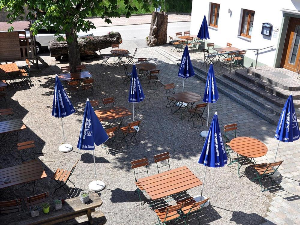 Landgasthaus Zur Linde Pleiskirchen Bagian luar foto
