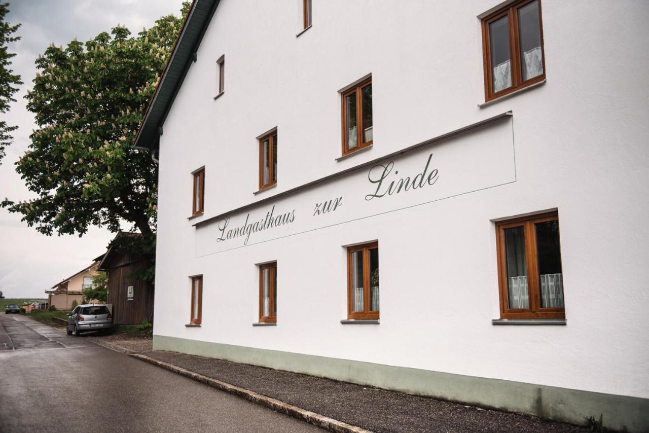 Landgasthaus Zur Linde Pleiskirchen Bagian luar foto