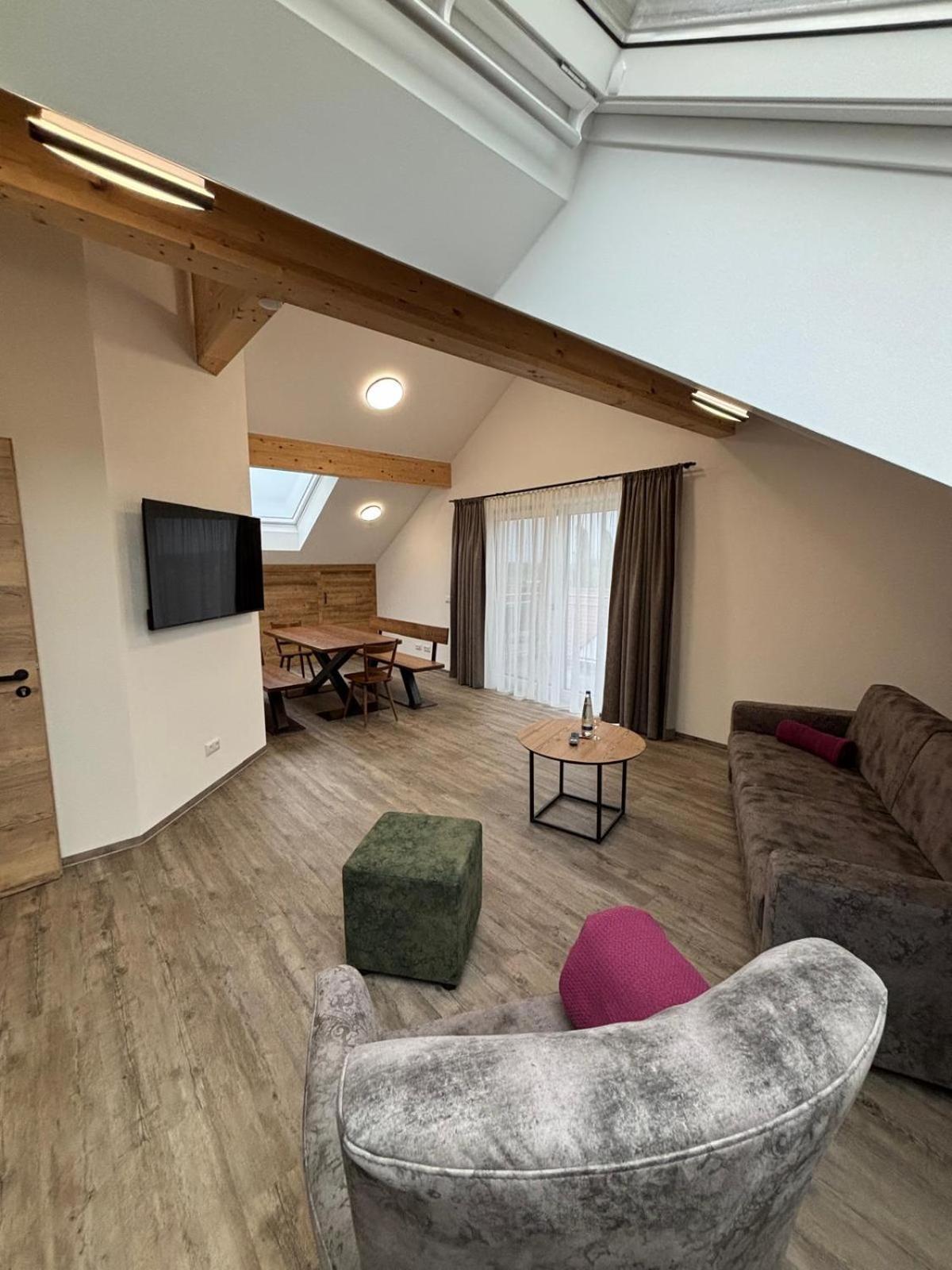 Landgasthaus Zur Linde Pleiskirchen Bagian luar foto