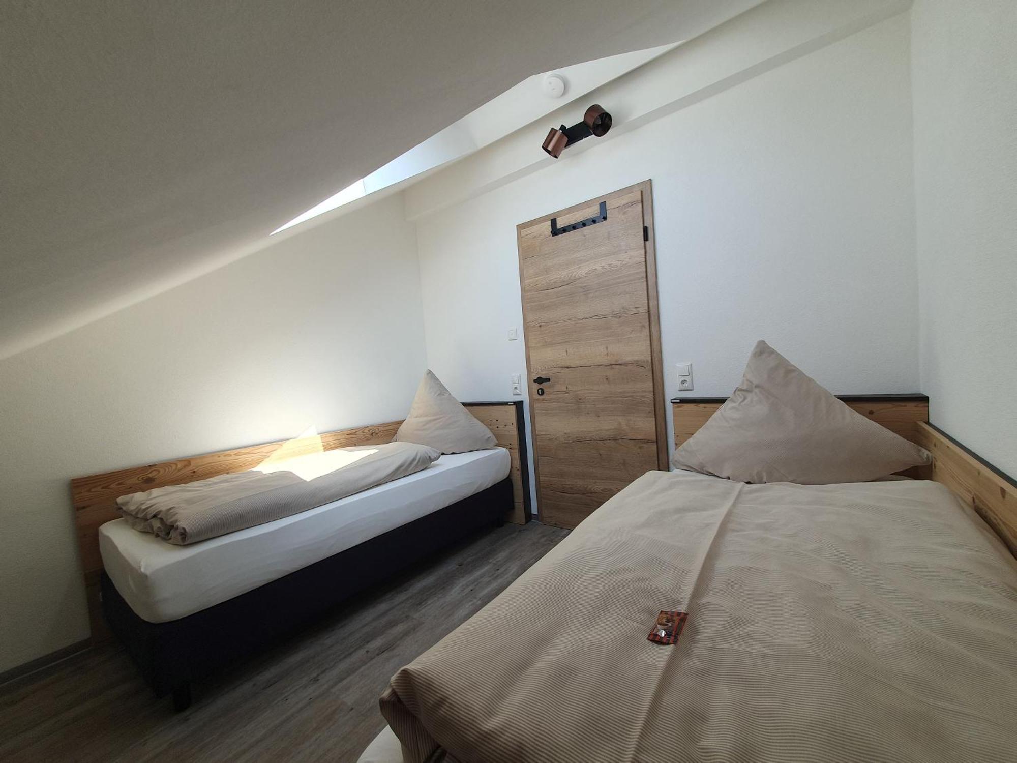 Landgasthaus Zur Linde Pleiskirchen Bagian luar foto