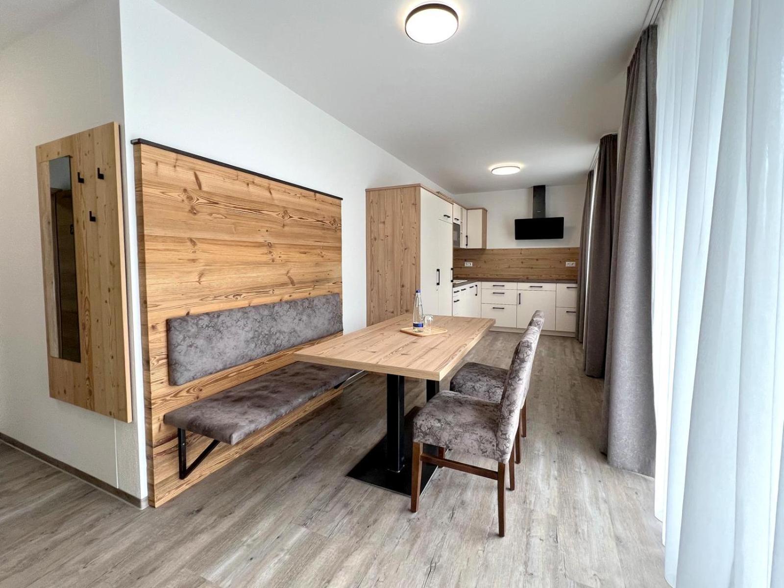 Landgasthaus Zur Linde Pleiskirchen Bagian luar foto