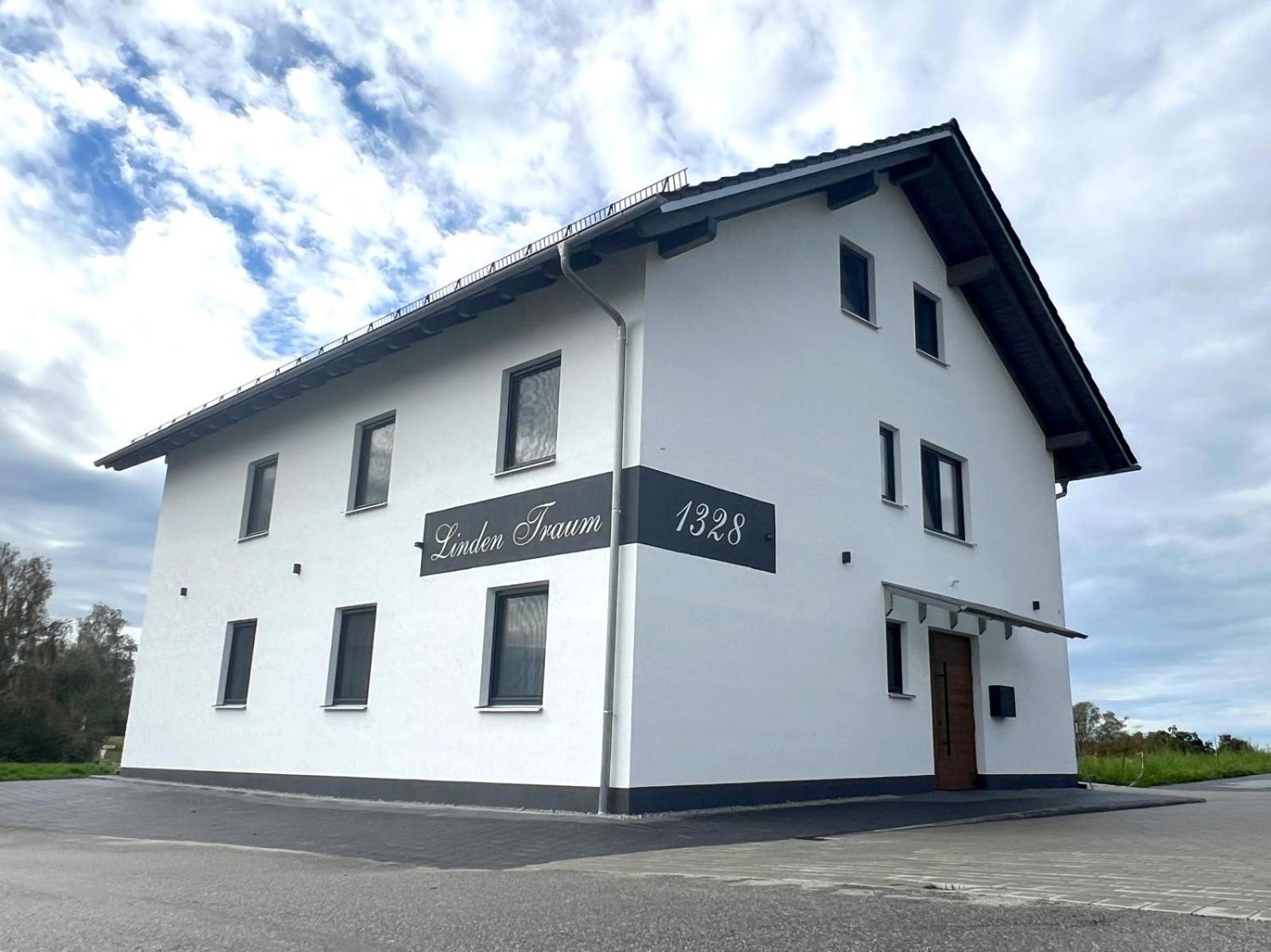 Landgasthaus Zur Linde Pleiskirchen Bagian luar foto